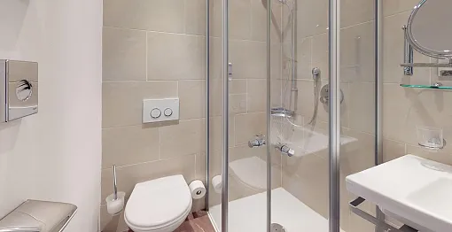 hotelparkbathroom.jpg